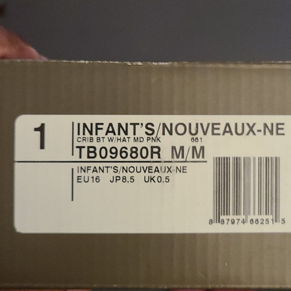 Toddler Pink Timberlands with hat - Picture 2 of 4